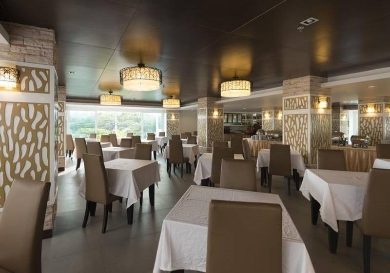 فندق Chanalai Hillside Resort, Karon Beach