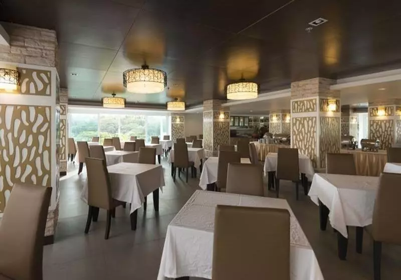 Hotel Chanalai Hillside Resort, Karon Beach