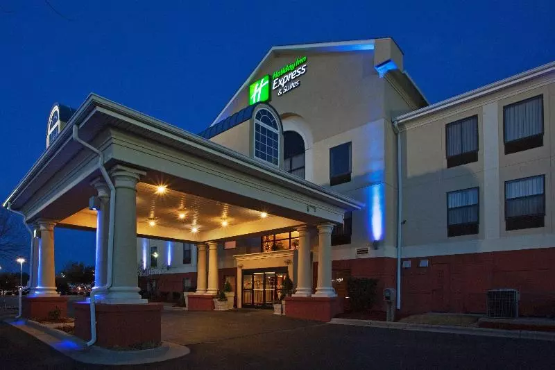 Holiday Inn Express Hotel & Suites Laurinburg, An Ihg