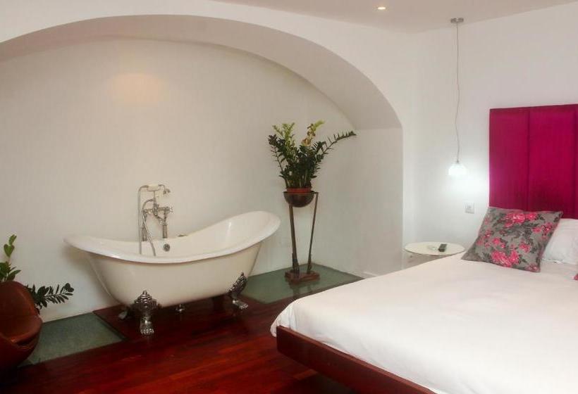 فندق Tavira House