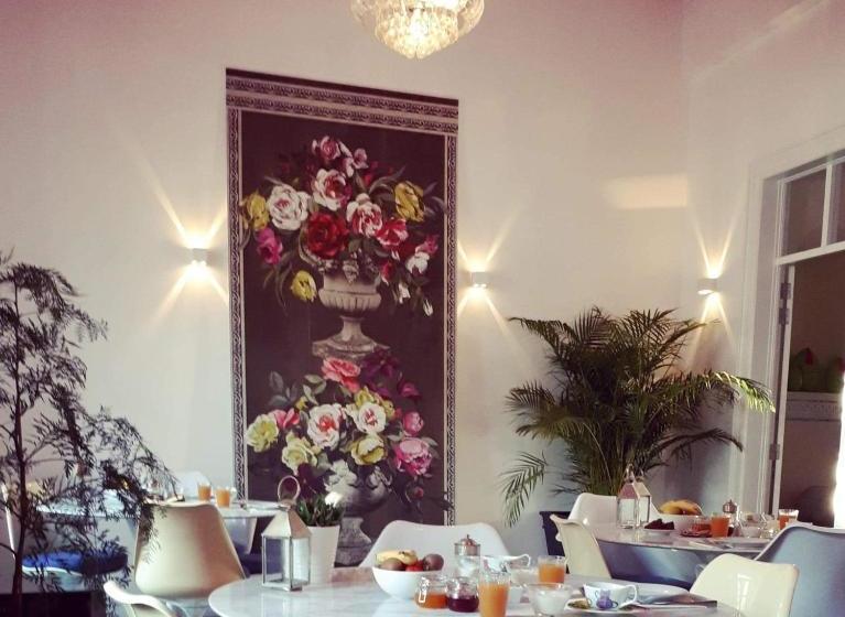 فندق Tavira House