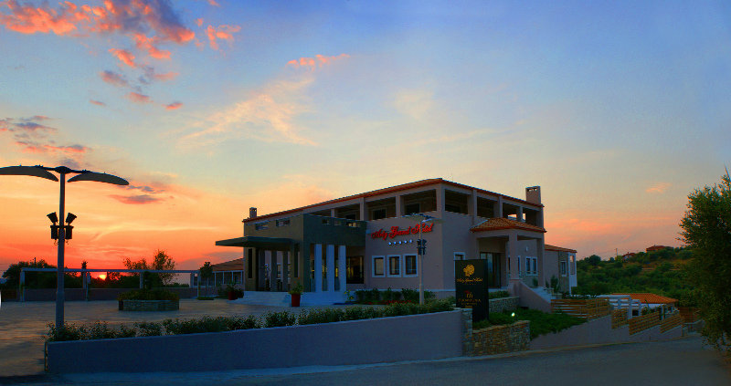 Отель Arty Grand