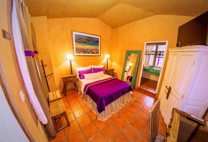 هتل Azul Colonial