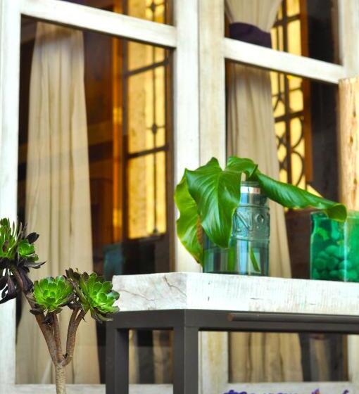 هتل Azul Colonial