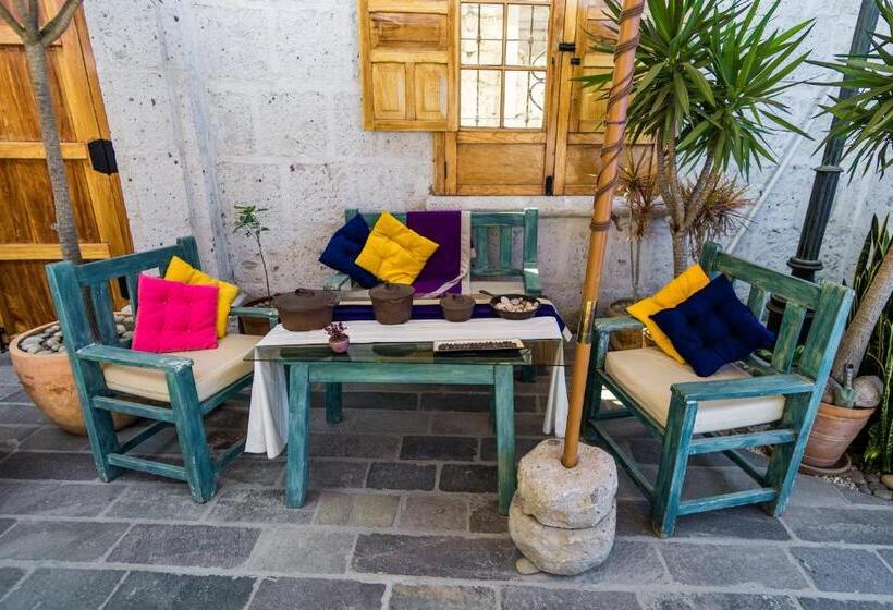 هتل Azul Colonial