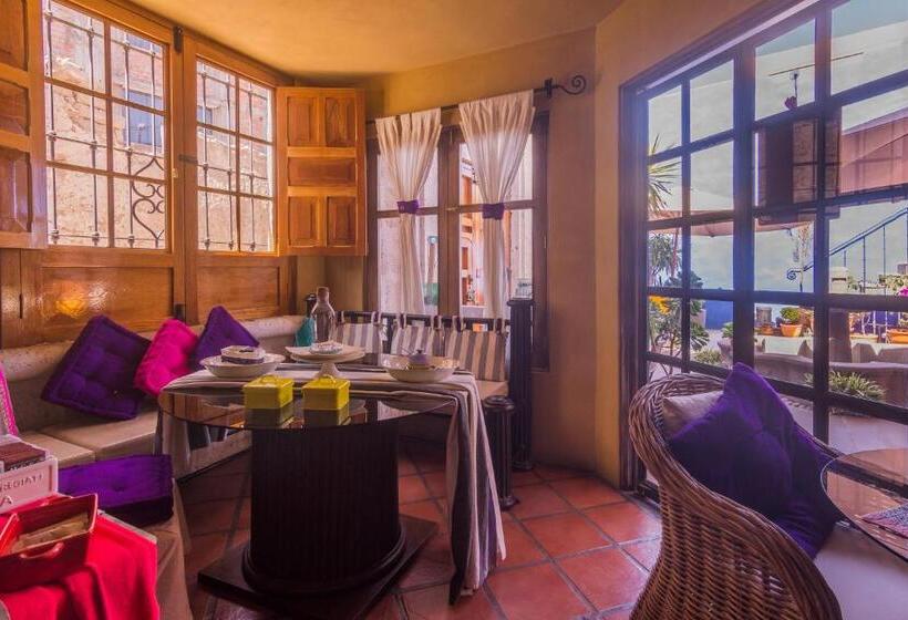 هتل Azul Colonial