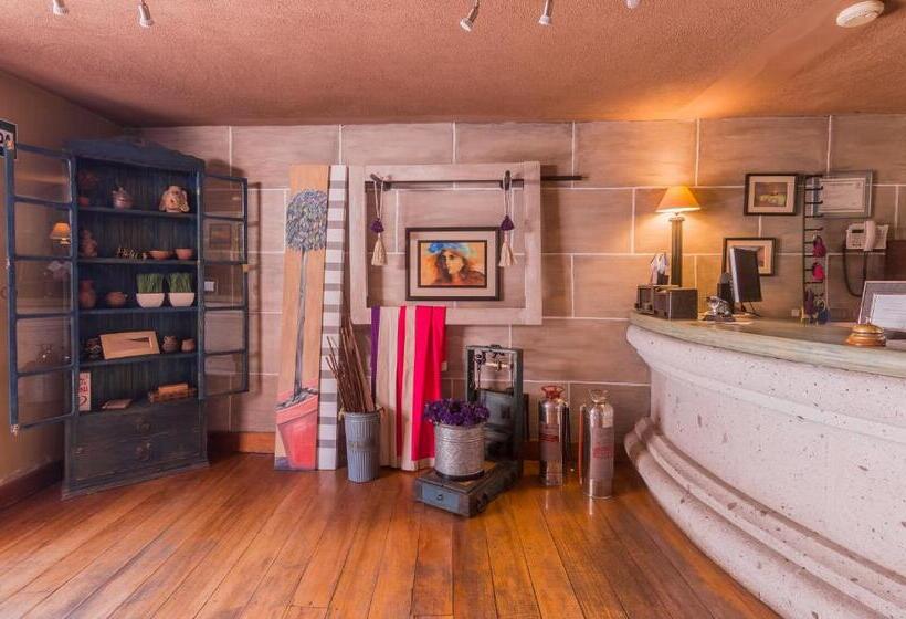 هتل Azul Colonial