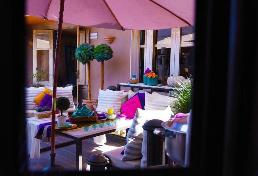 هتل Azul Colonial