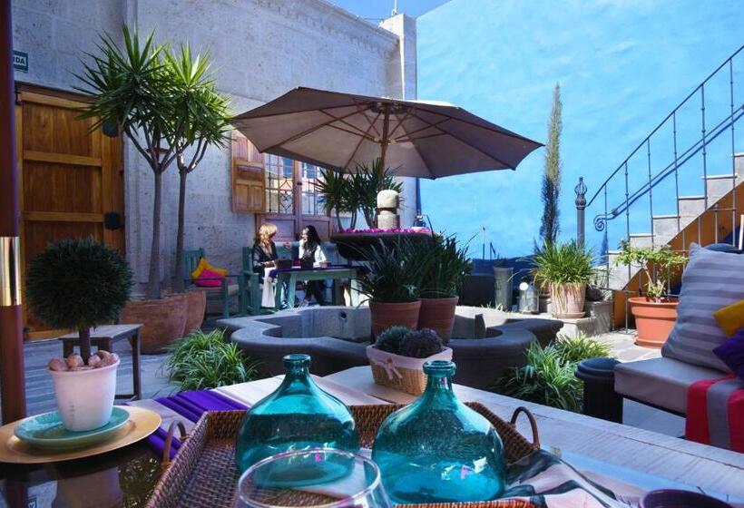 هتل Azul Colonial