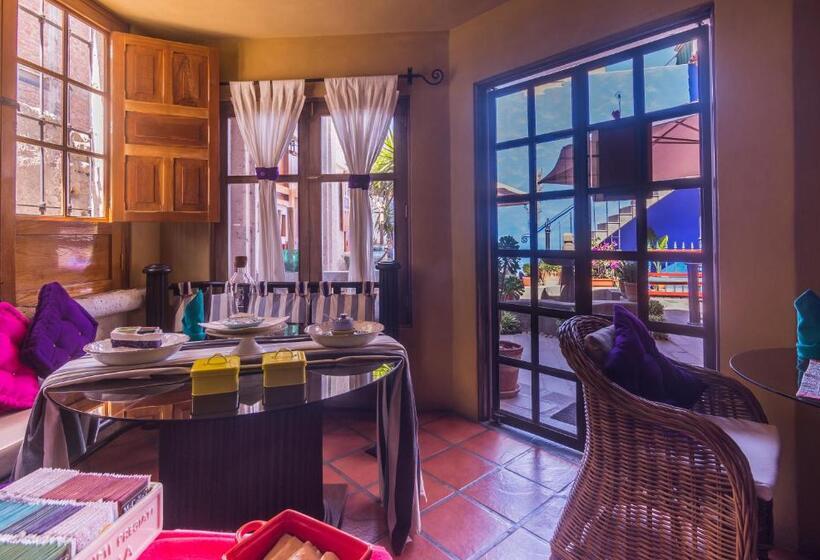 هتل Azul Colonial