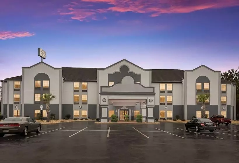 ホテル Best Western Bradbury Inn & Suites