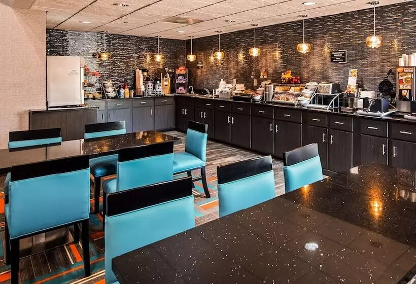 ホテル Best Western Bradbury Inn & Suites