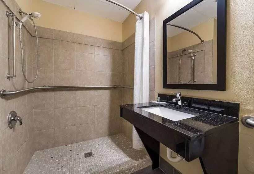 ホテル Best Western Bradbury Inn & Suites