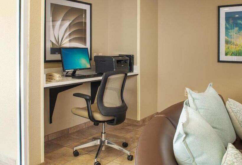 Отель Candlewood Suites Bellevue By Ihg