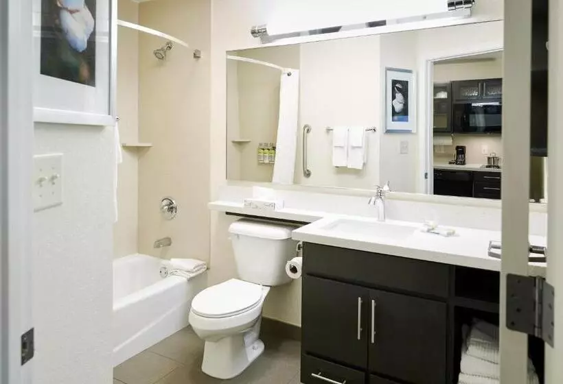 هتل Candlewood Suites Midland, An Ihg