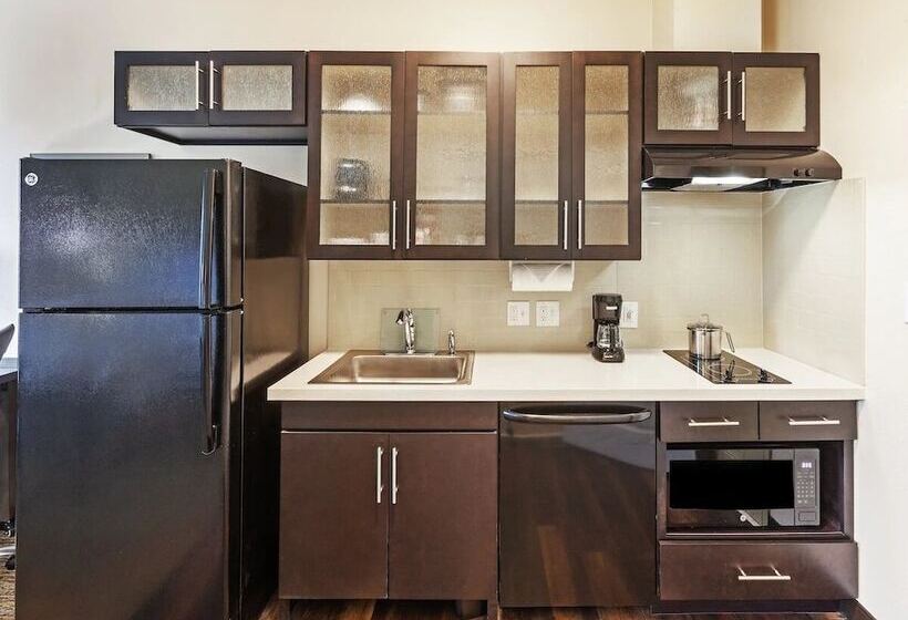 فندق Candlewood Suites Midland, An Ihg