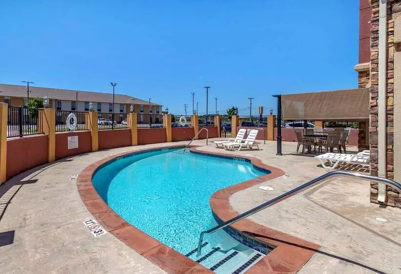 Отель Comfort Inn & Suites Glenpool