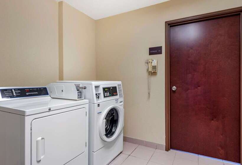 호텔 Comfort Inn & Suites