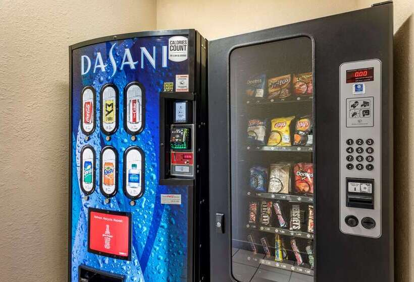 호텔 Comfort Inn & Suites