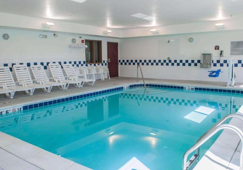 호텔 Comfort Inn & Suites