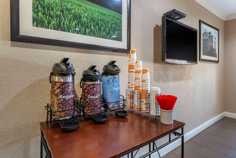 호텔 Comfort Inn & Suites