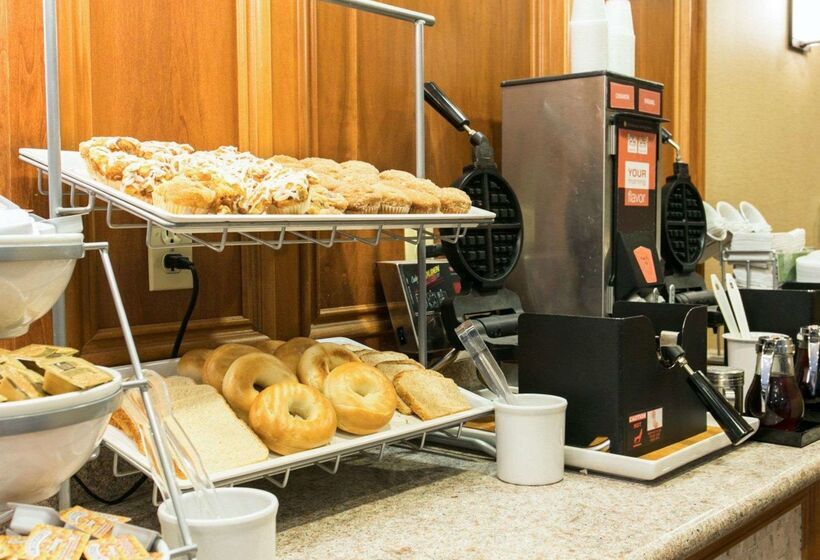 ホテル Comfort Suites Benton Harbor  St. Joseph