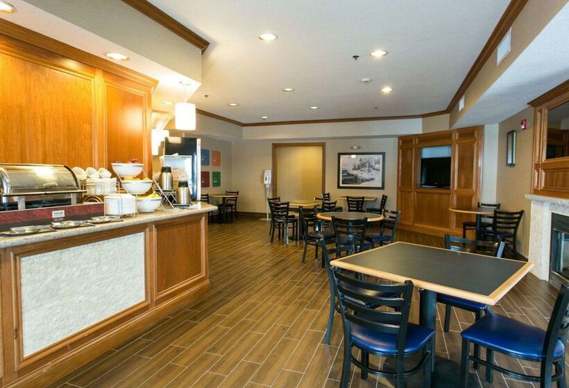 ホテル Comfort Suites Benton Harbor  St. Joseph