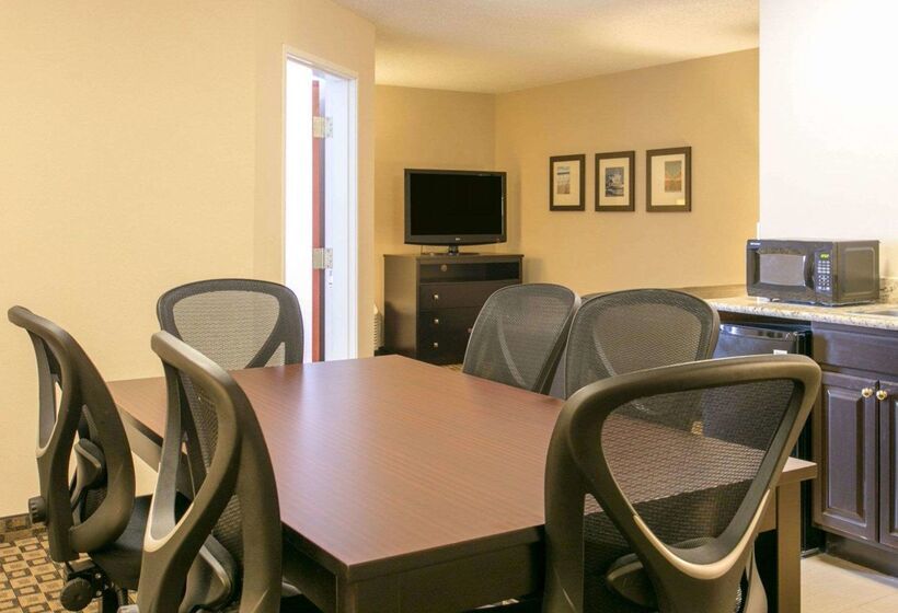 ホテル Comfort Suites Benton Harbor  St. Joseph