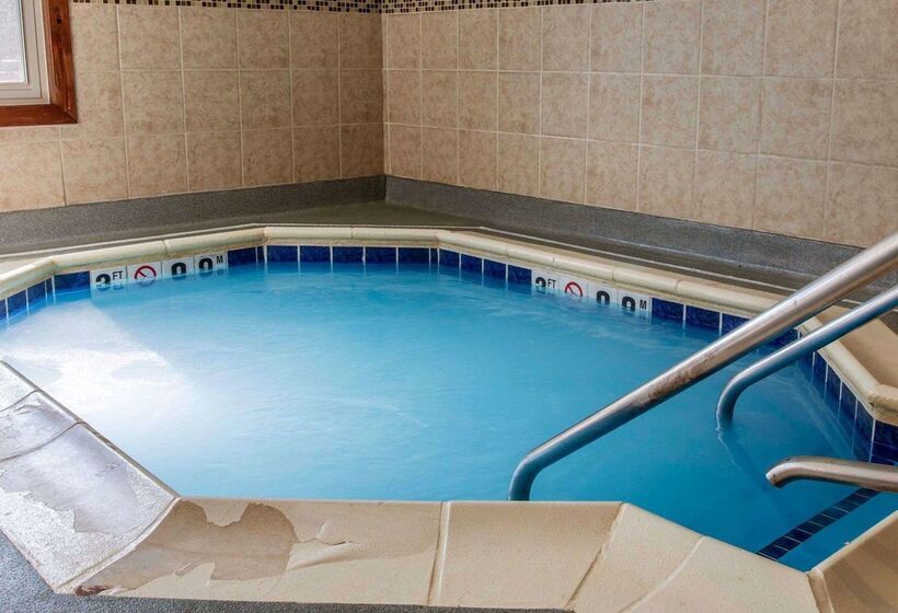 ホテル Comfort Suites Benton Harbor  St. Joseph