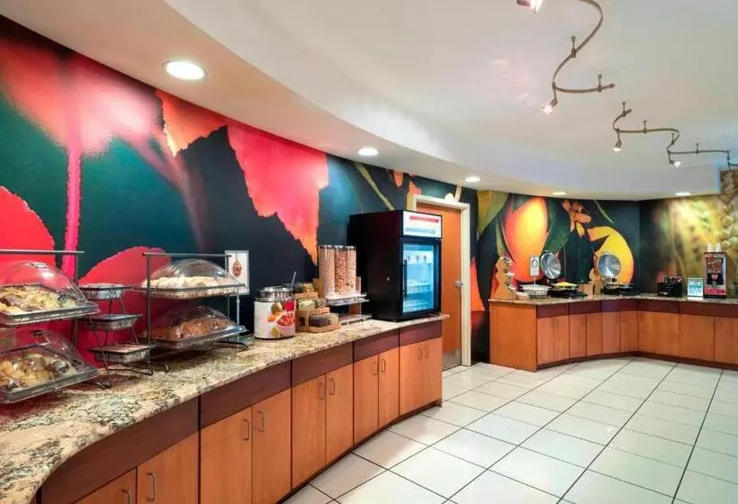 Hotelli Fairfield Inn & Suites By Marriott State College