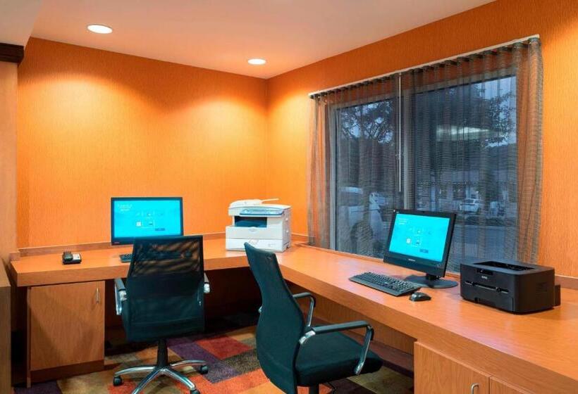 فندق Fairfield Inn & Suites By Marriott State College