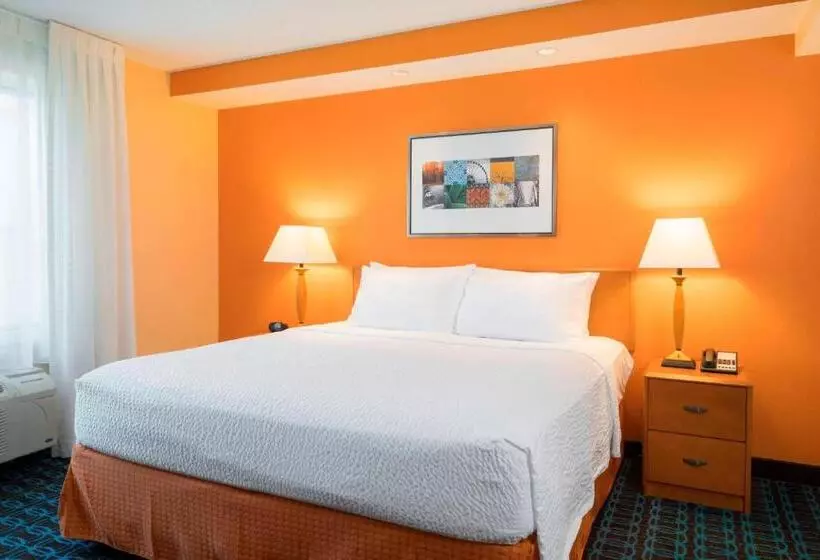 Hotelli Fairfield Inn & Suites By Marriott State College
