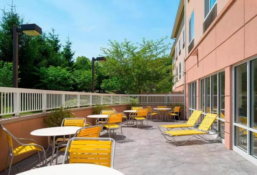 Hotelli Fairfield Inn & Suites By Marriott State College
