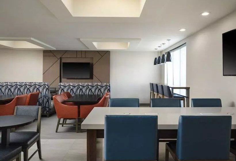 ホテル Holiday Inn Express Peru Lasalle Area, An Ihg