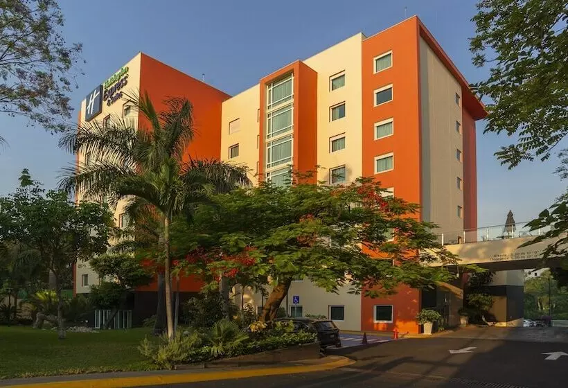 Otel Holiday Inn Express & Suites Cuernavaca, An Ihg