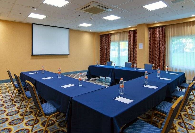 בית מלון כפרי Holiday Inn Express & Suites Cuernavaca, An Ihg