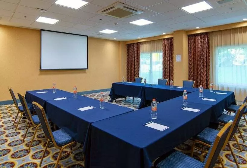 Otel Holiday Inn Express & Suites Cuernavaca, An Ihg