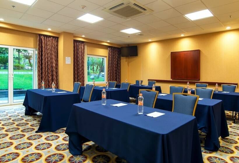 בית מלון כפרי Holiday Inn Express & Suites Cuernavaca, An Ihg