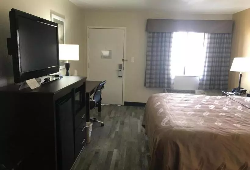 בית מלון כפרי Quality Inn & Suites Near Downtown Mesa