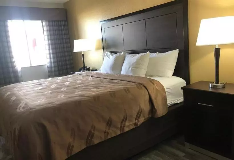 בית מלון כפרי Quality Inn & Suites Near Downtown Mesa