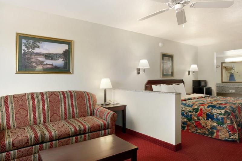 בית מלון כפרי Quality Inn & Suites Near Downtown Mesa