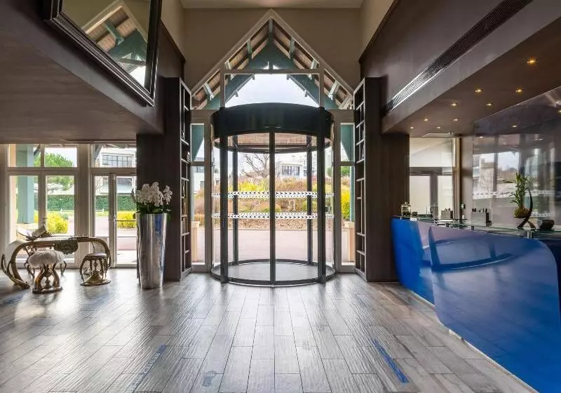 Hôtel Renaissance Paris Hippodrome De St Cloud