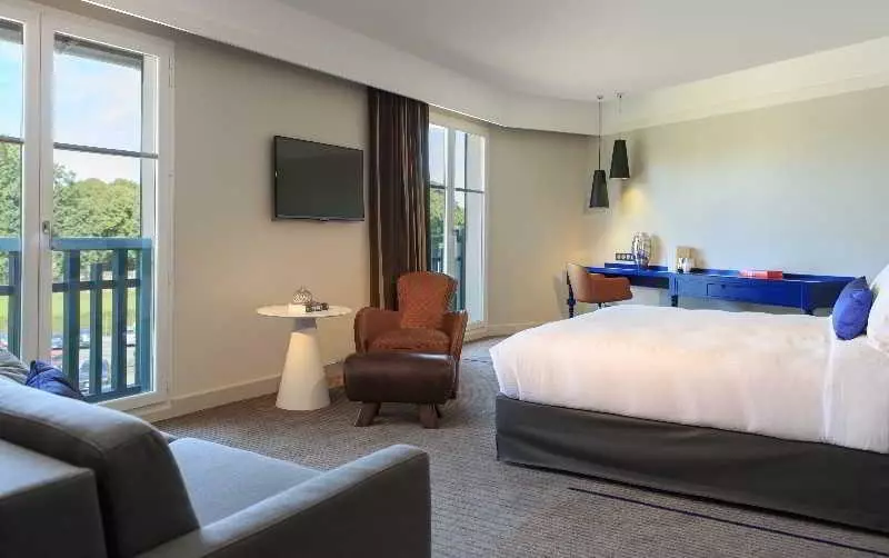 Hôtel Renaissance Paris Hippodrome De St Cloud