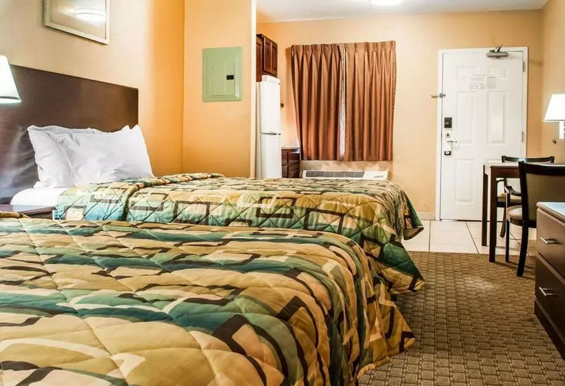 בית מלון כפרי Suburban Studios Alamogordo