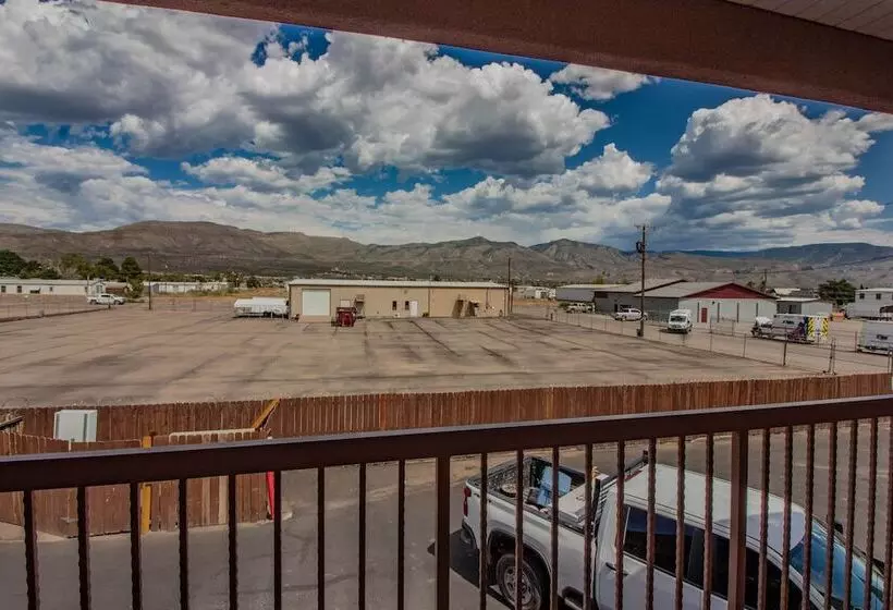 בית מלון כפרי Suburban Studios Alamogordo