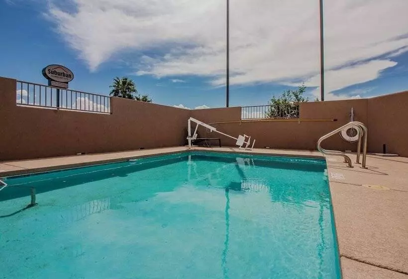 בית מלון כפרי Suburban Studios Alamogordo