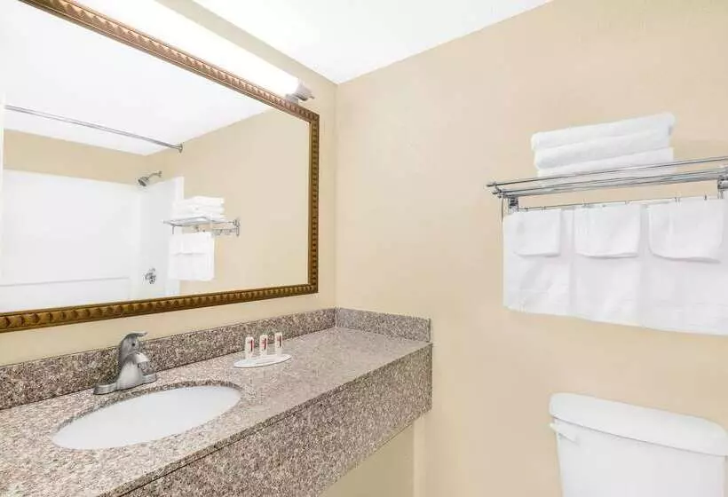 בית מלון כפרי Travelodge By Wyndham Lima Oh