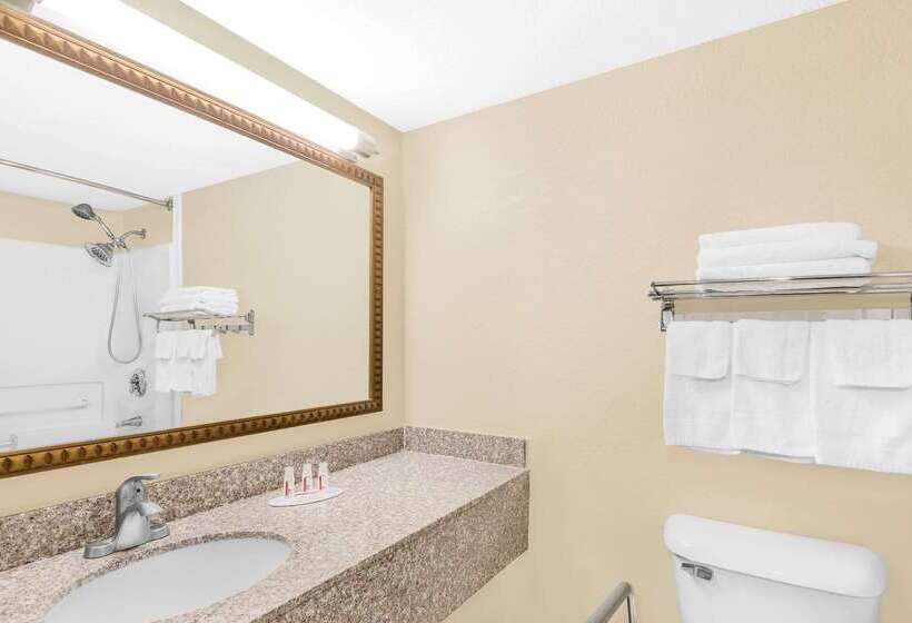 בית מלון כפרי Travelodge By Wyndham Lima Oh