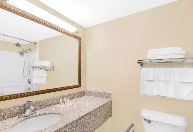 בית מלון כפרי Travelodge By Wyndham Lima Oh