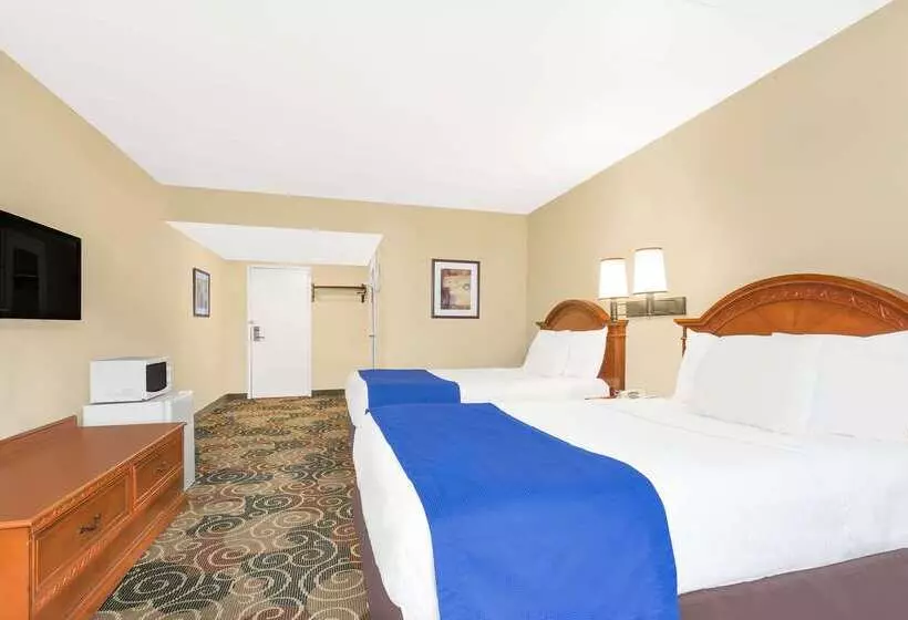 בית מלון כפרי Travelodge By Wyndham Lima Oh